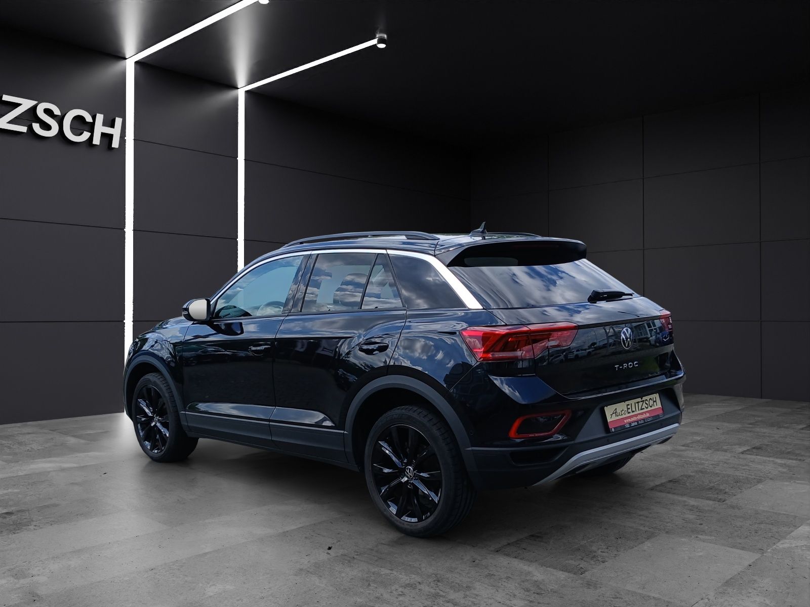 Fahrzeugabbildung Volkswagen T-Roc TSI Life DSG LED AHK Navi AID ACC RFK SH 1