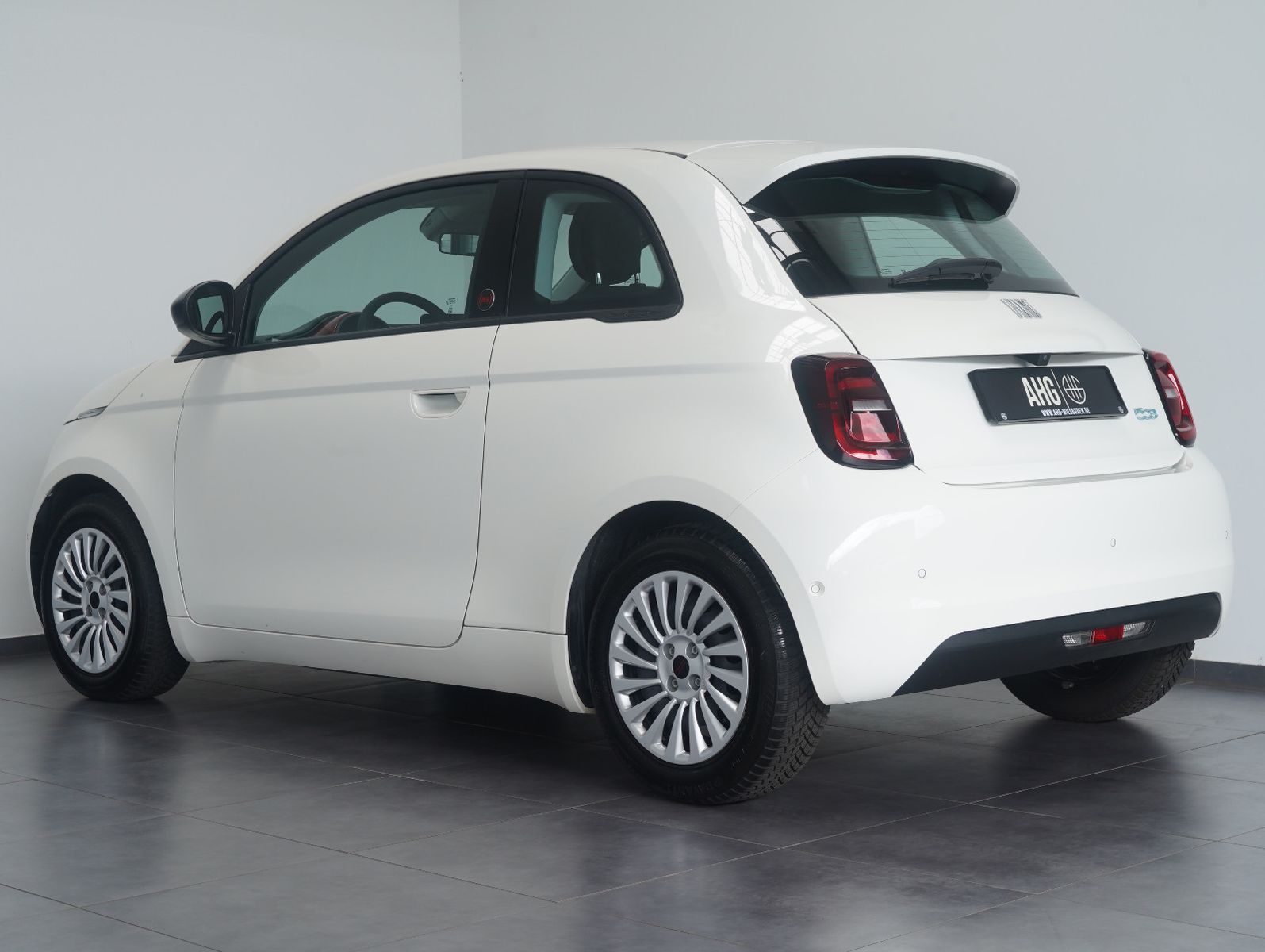 Fahrzeugabbildung Fiat 500e Red 70KW/23,8kWh/DC-LADEN/KAMERA