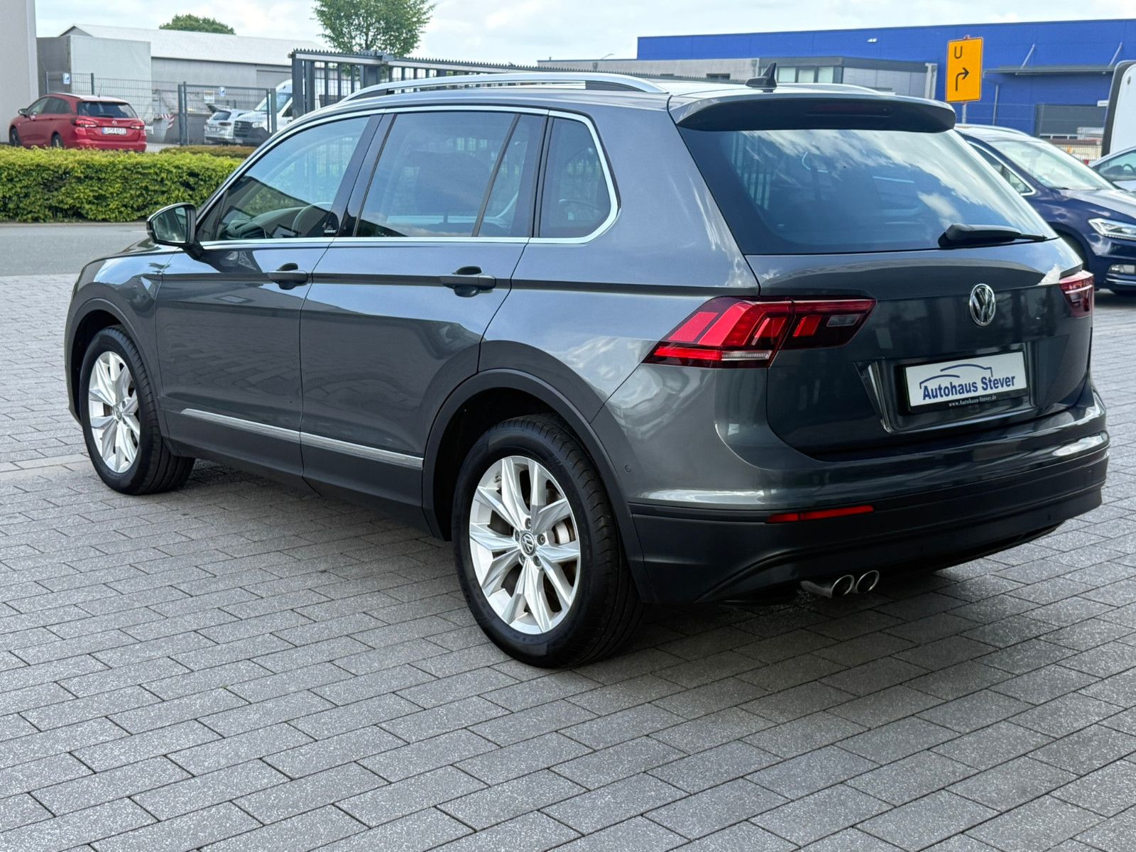 Fahrzeugabbildung Volkswagen Tiguan IQ.DRIVE PANO NAVI KLIMAAUTO SITZHEIZ AHK