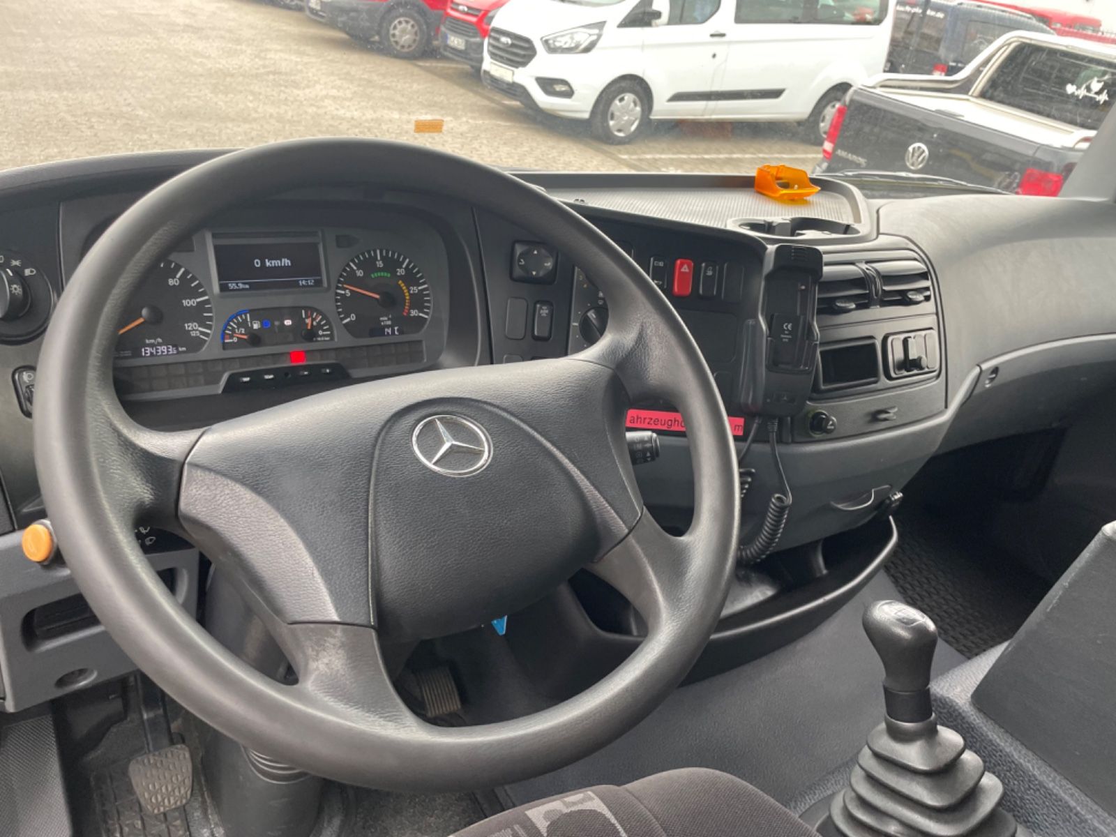 Fahrzeugabbildung Mercedes-Benz Atego 822 Pritsche Plane KRAN PALFINGER 3,3T