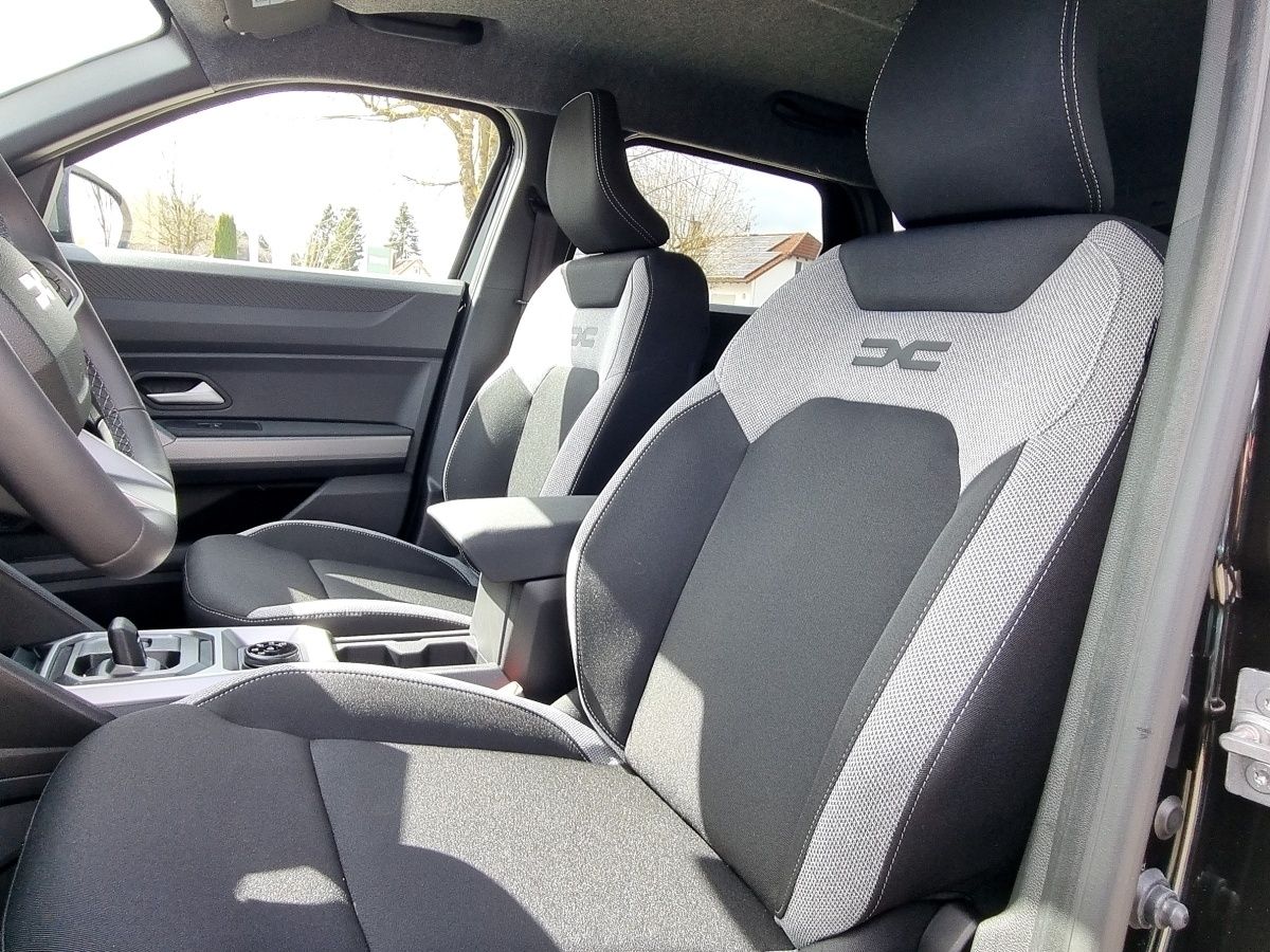 Fahrzeugabbildung Dacia Duster Journey hybrid-G 150 4x4