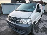 Toyota Hiace HiAce D-4D 4X4 2x Schiebetür - Toyota Hiace: Van