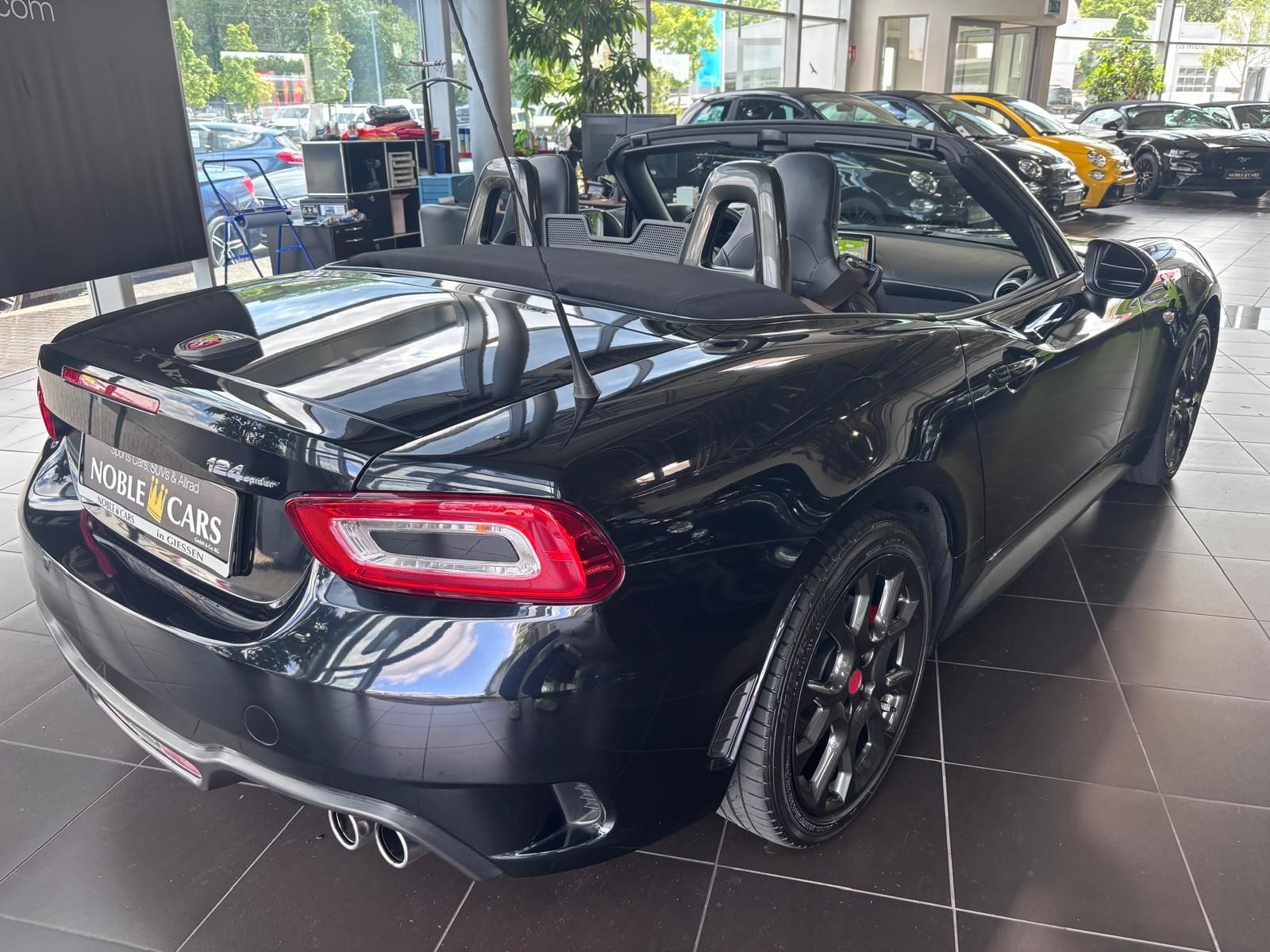 Fahrzeugabbildung Abarth 124 Spider  Navi KLIMA LEDER ALU Sitzheizung