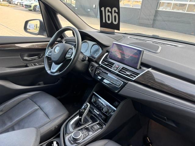 BMW 220i Gran Tourer Luxury Line*Led*Ahk*Pano*7-Sitz