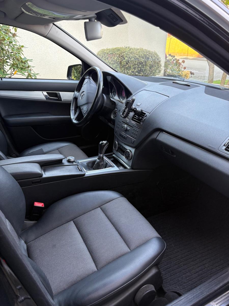 Mercedes-Benz C200 2010 — photo 7
