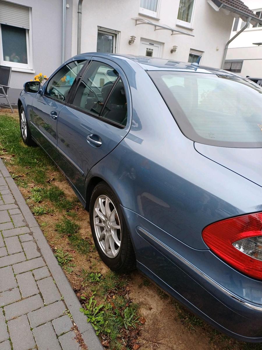 Mercedes-Benz E 200