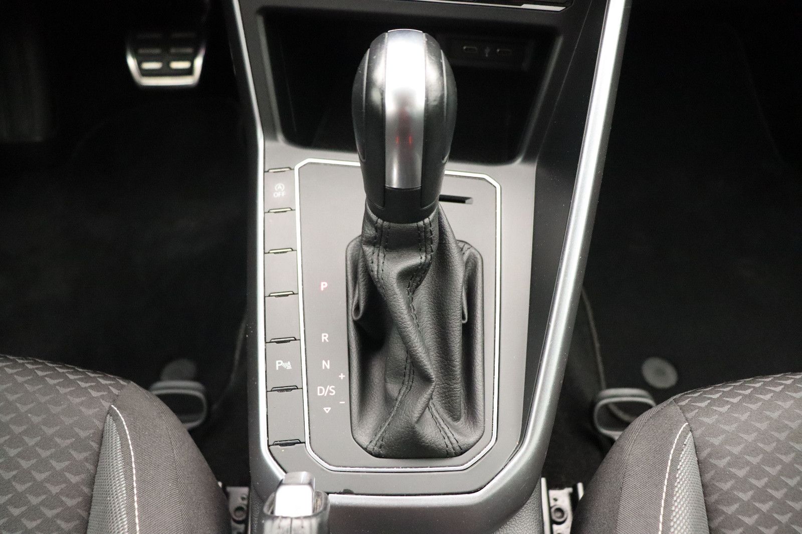 Fahrzeugabbildung Volkswagen Polo VI 1.0 TSI DSG Active