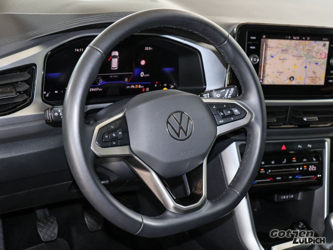 Fahrzeugabbildung Volkswagen T-Roc Life 1,0TSI Klima Navi PDC LED Vordersitze