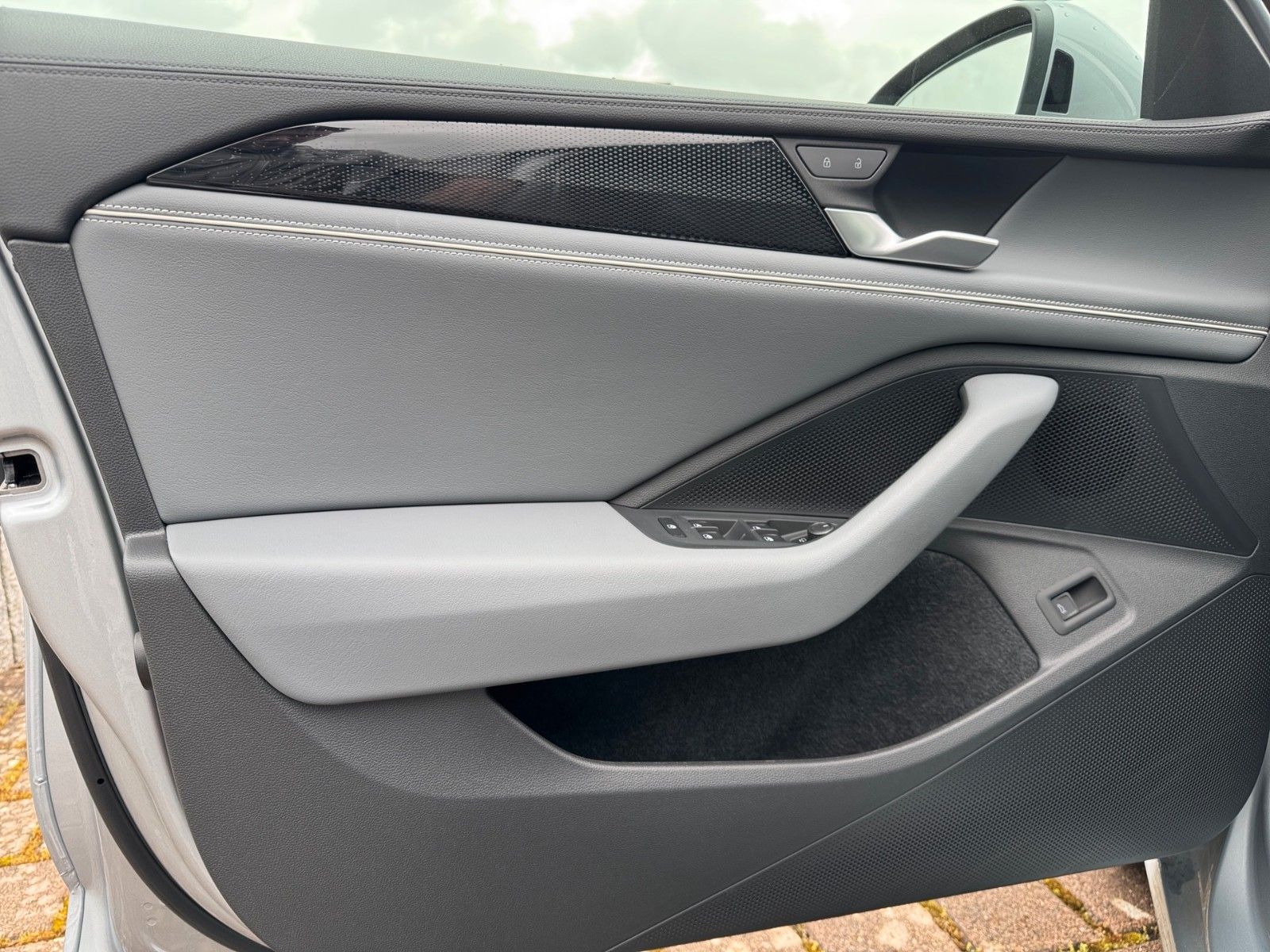 Fahrzeugabbildung Volkswagen Passat Variant 1.5 eTSI Business