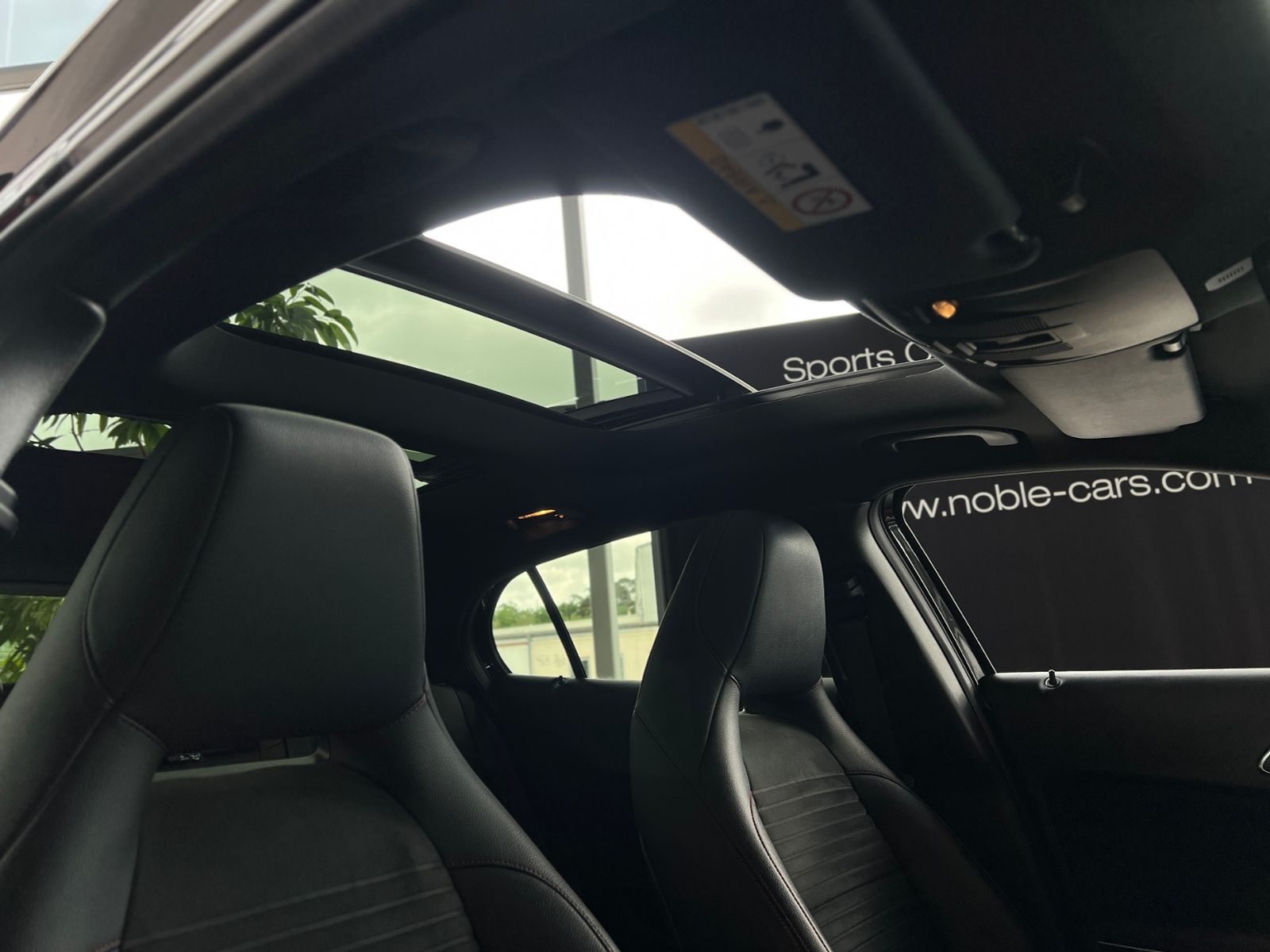Fahrzeugabbildung Mercedes-Benz GLA 250 AMG 4Matic LED PANO KLIMA
