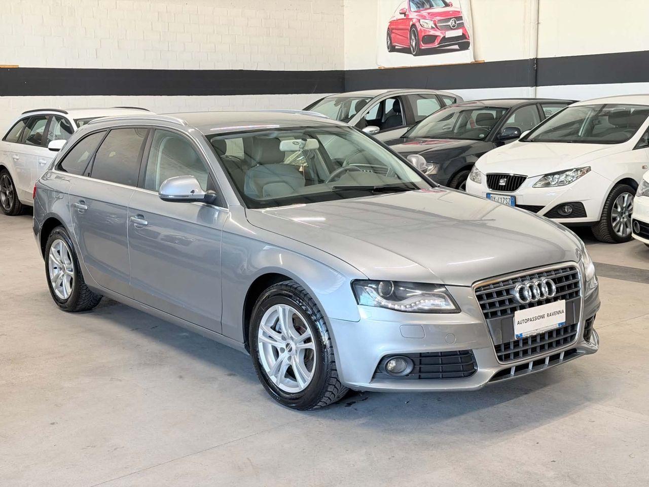 Audi A4 2009 — салон