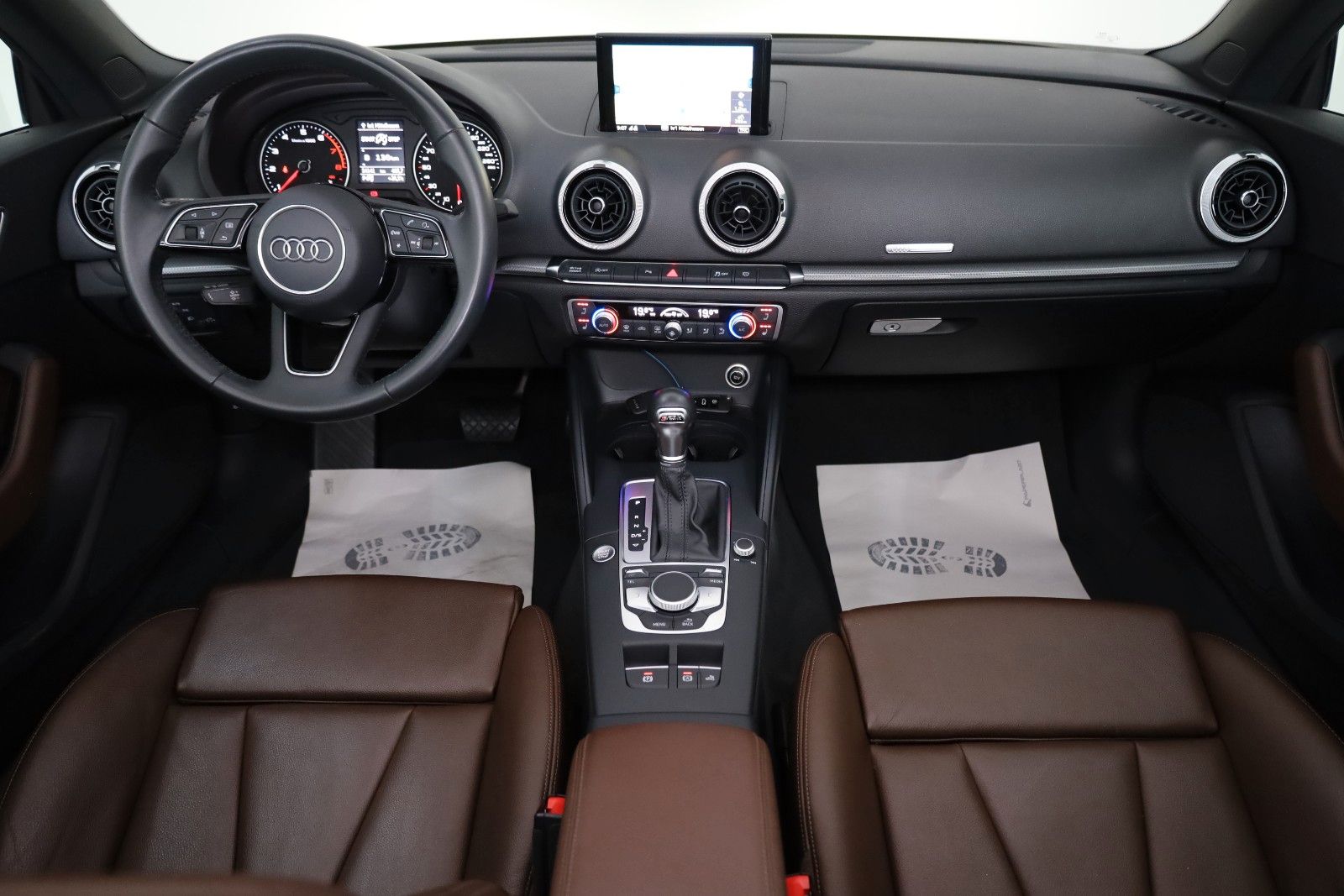 Fahrzeugabbildung Audi A3 35TFSI design Leder,Navi,LED,SH,Massage,SR+WR