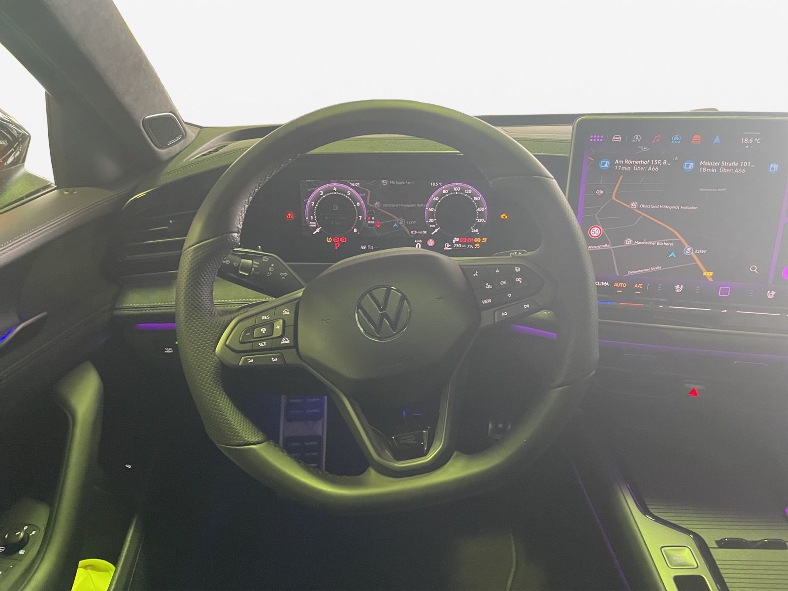 Volkswagen Passat R-Line 2,0 l TSI OPF 4MOTION 195 kW 265 foto 8