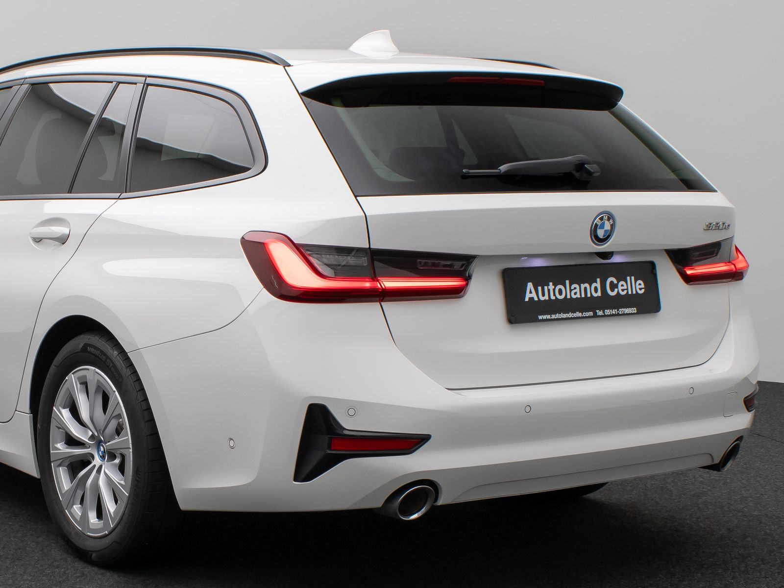 Fahrzeugabbildung BMW 320e  Kamera Laser HUD DAB HiFi Komfort Alarm