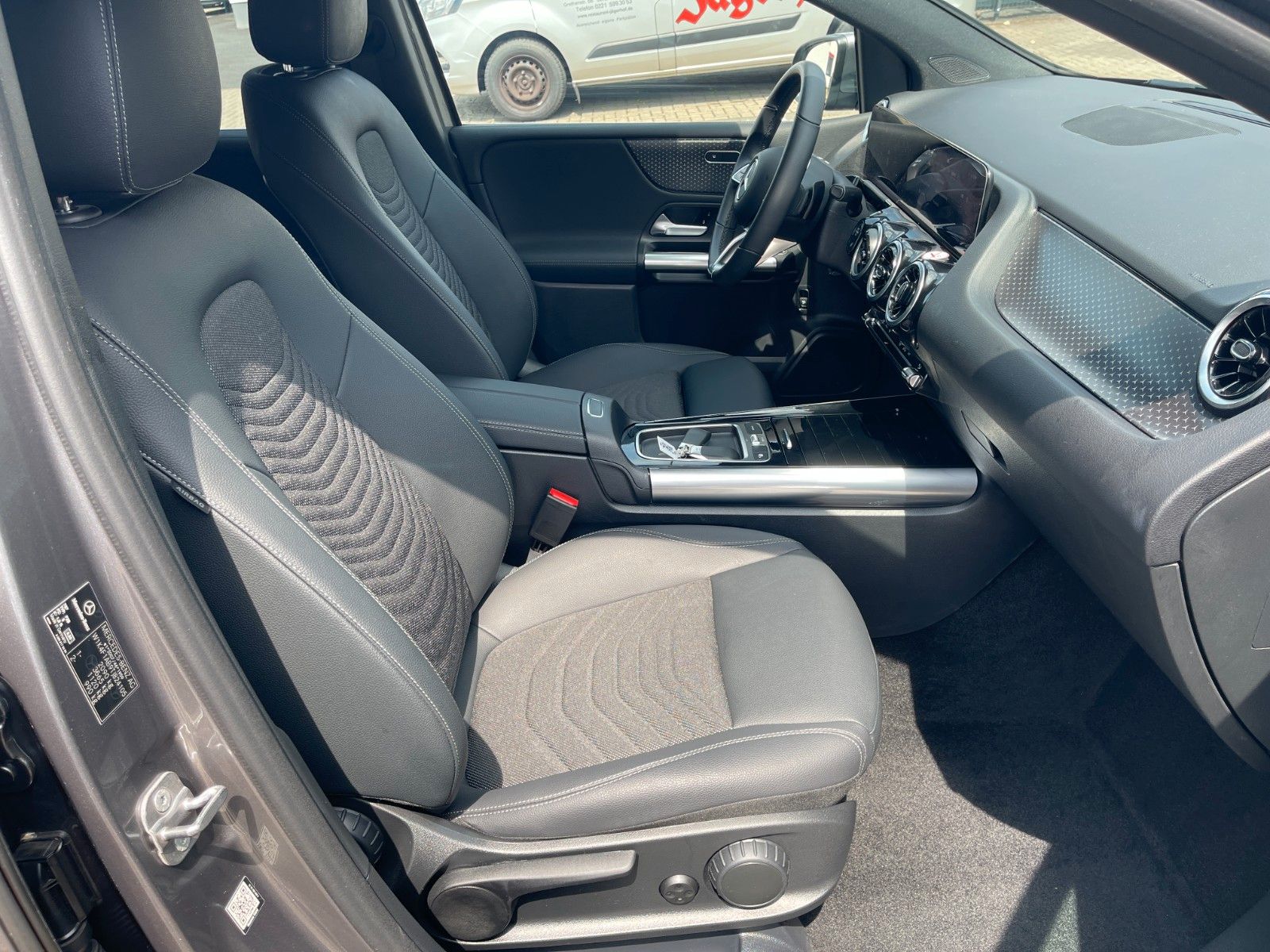 Mercedes-Benz B 180 d Kamera Leder Navi LED PDC Alu foto 12
