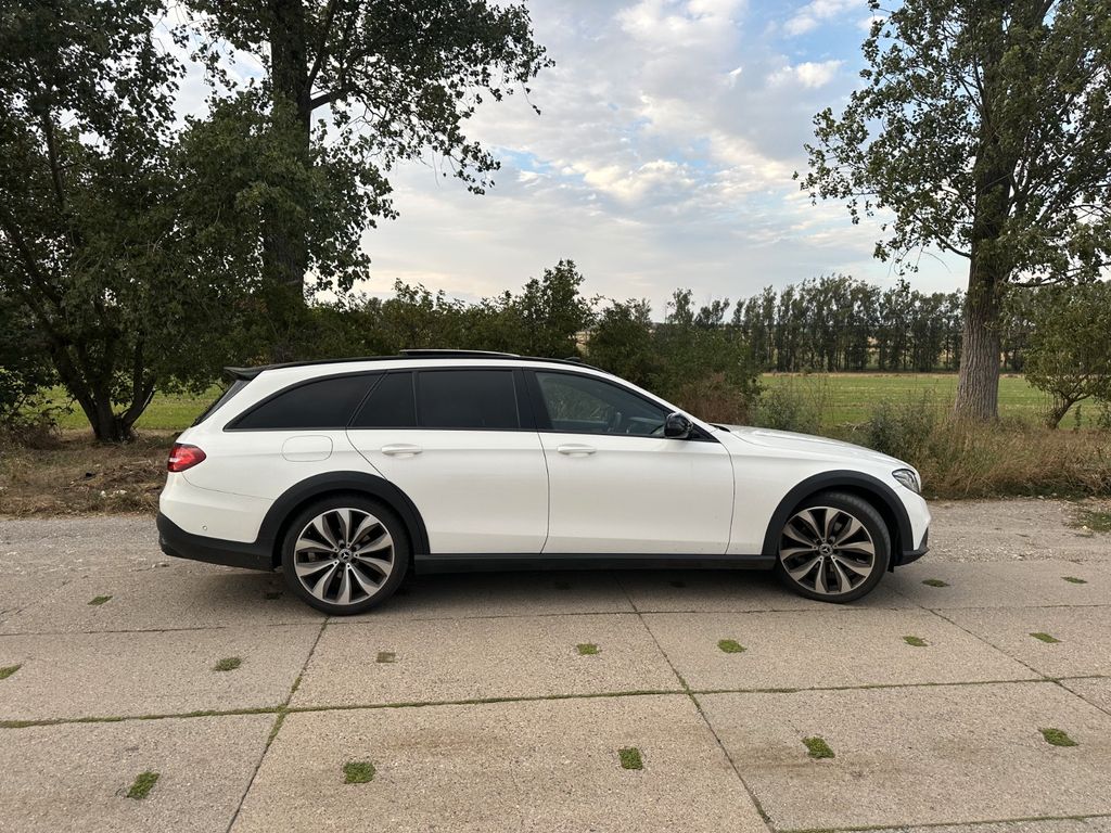 Image of Mercedes-Benz E 220