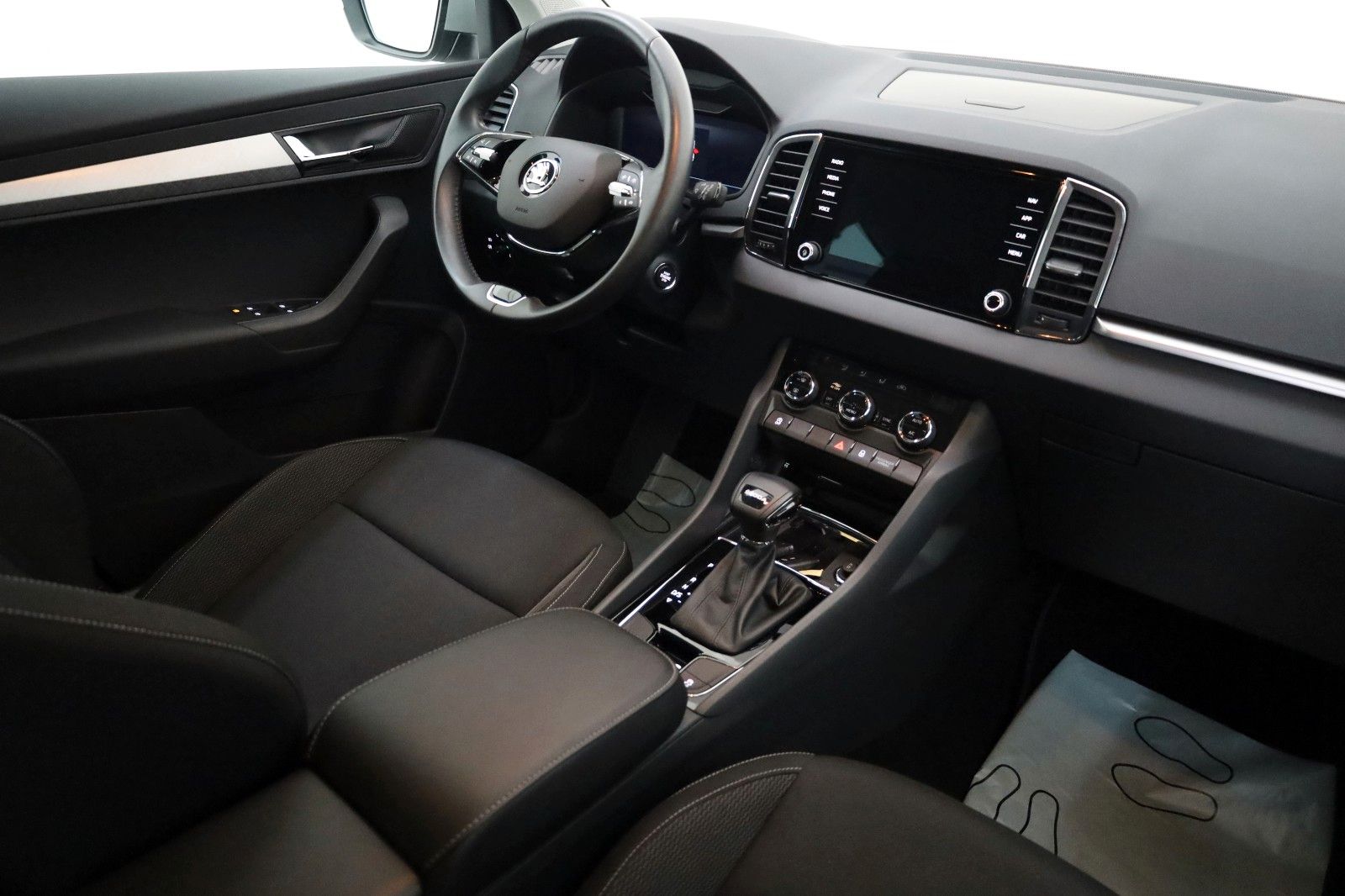 Fahrzeugabbildung SKODA Karoq Ambition,Navi,PDc,8 fach Alräder!