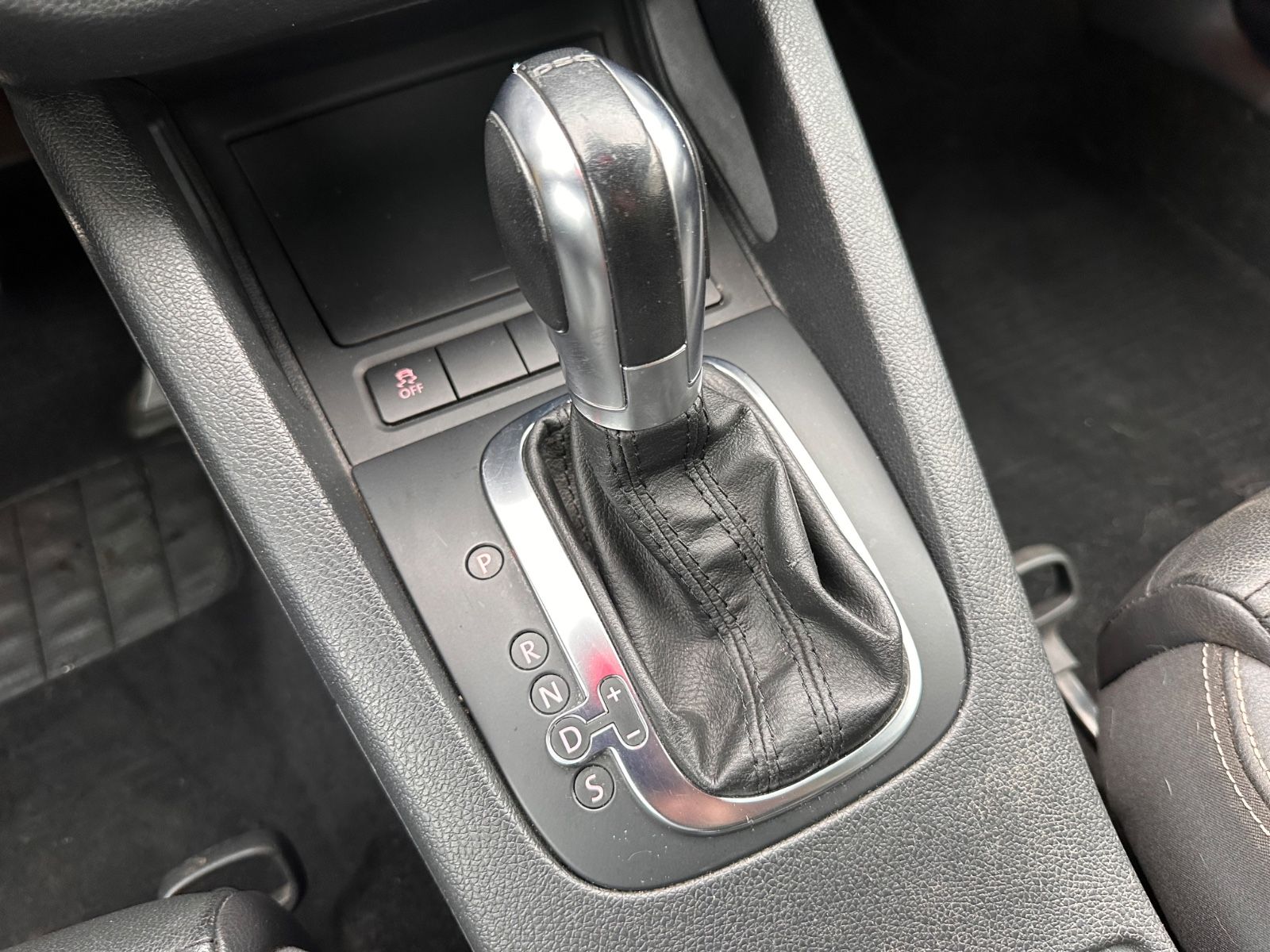 Fahrzeugabbildung Volkswagen Scirocco 2.0 TDI R-Line DSG BiXenon/Leder/GRA/SH