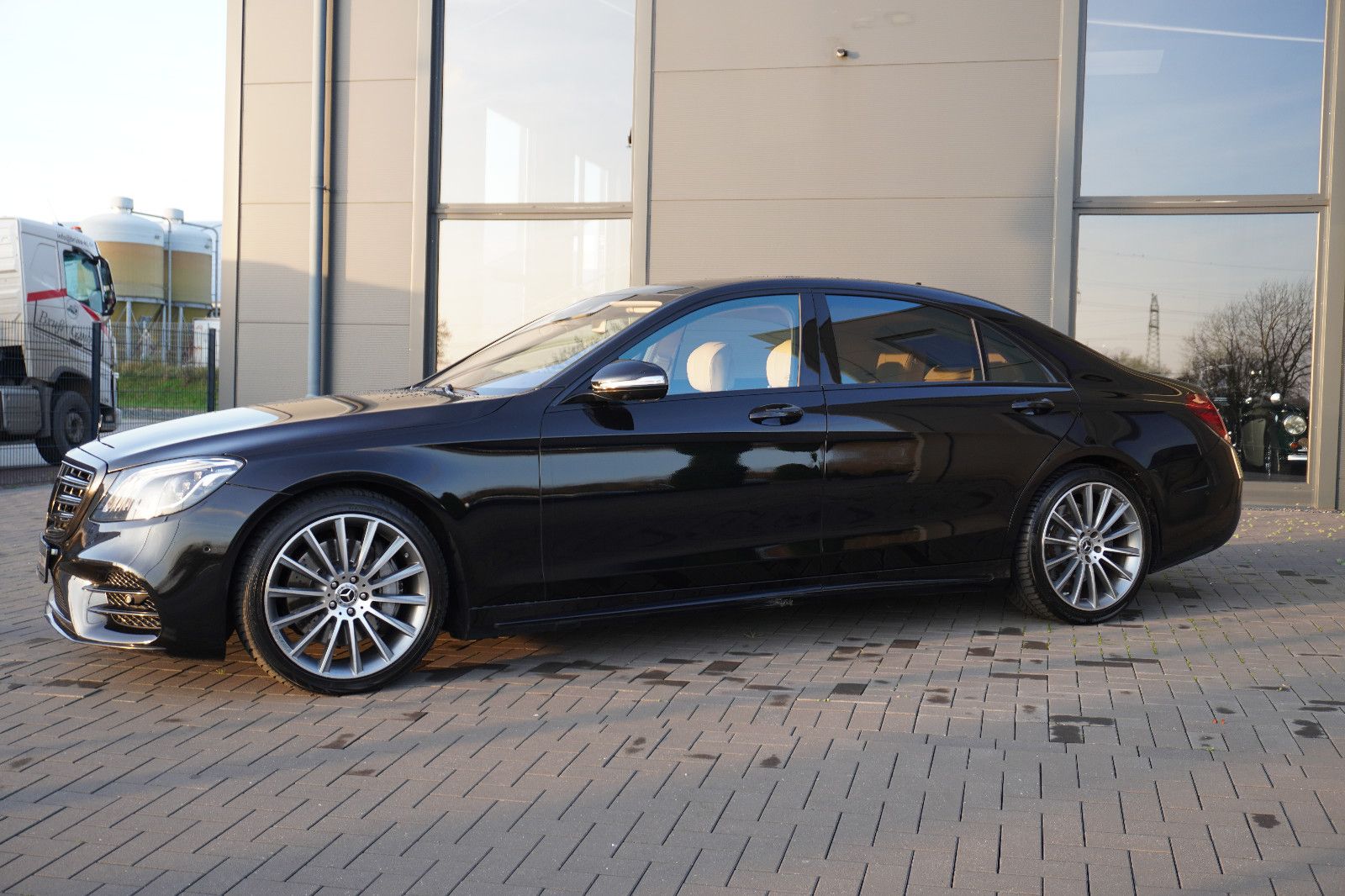 Fahrzeugabbildung Mercedes-Benz S 560 4Matic L