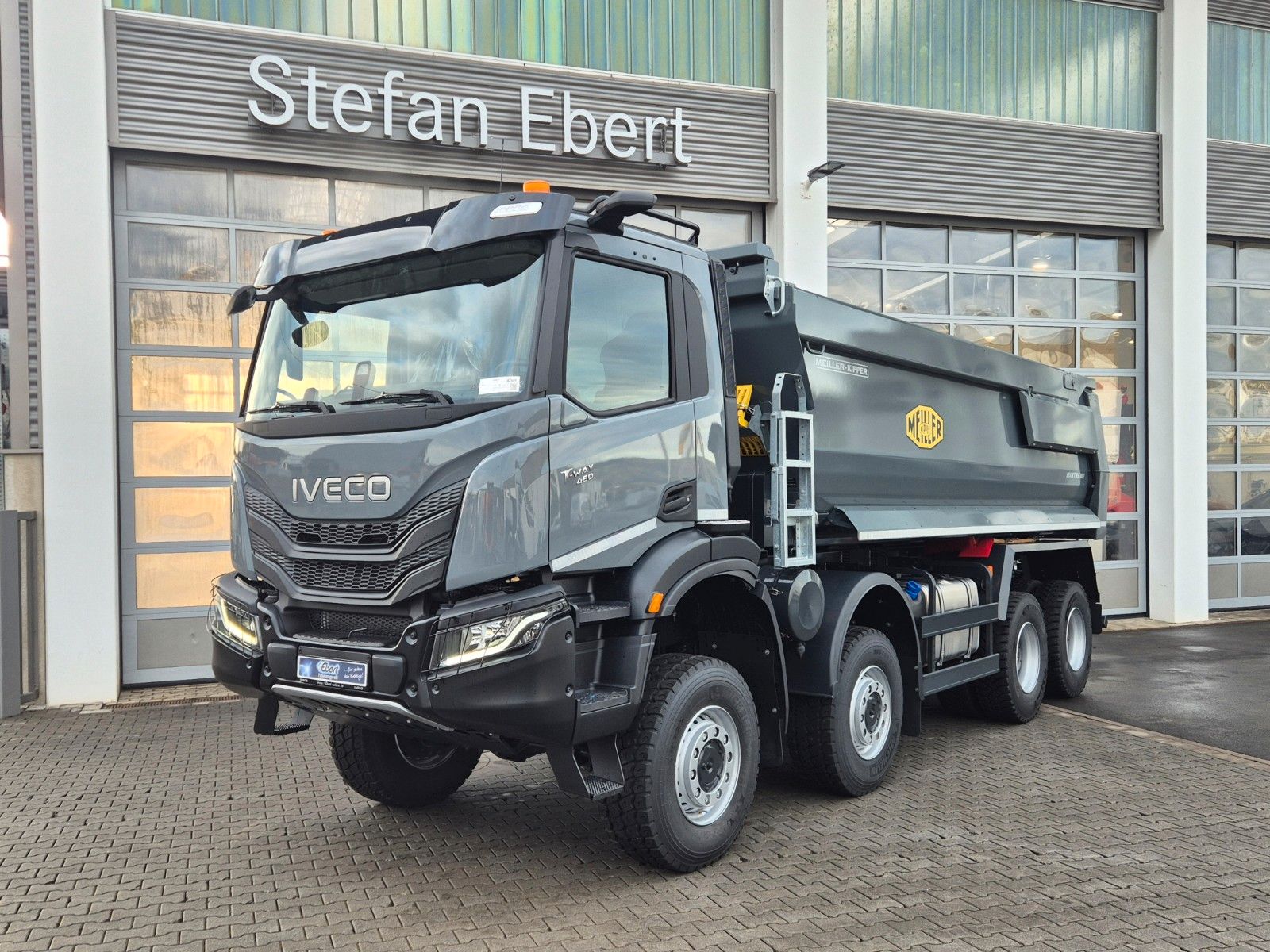 Fahrzeugabbildung Iveco AD410T46W 8x8 Hinterkipper Hydr. Klappe