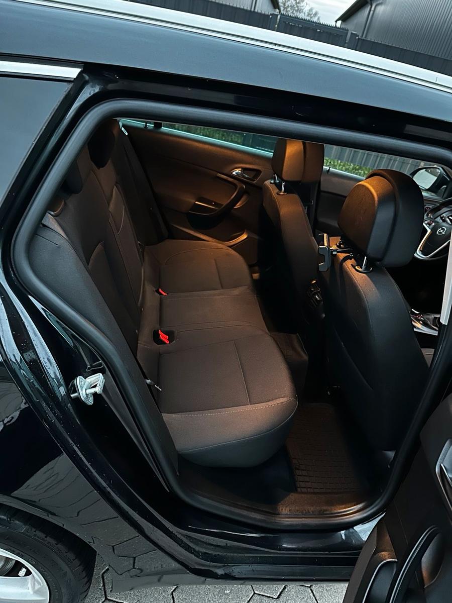 Opel Insignia 2011 — photo 13