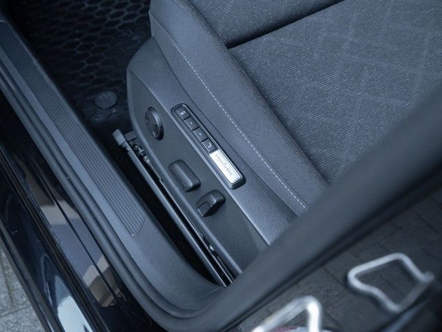 Golf VIII Variant Life TDI DSG AHK ACC ergoActiv