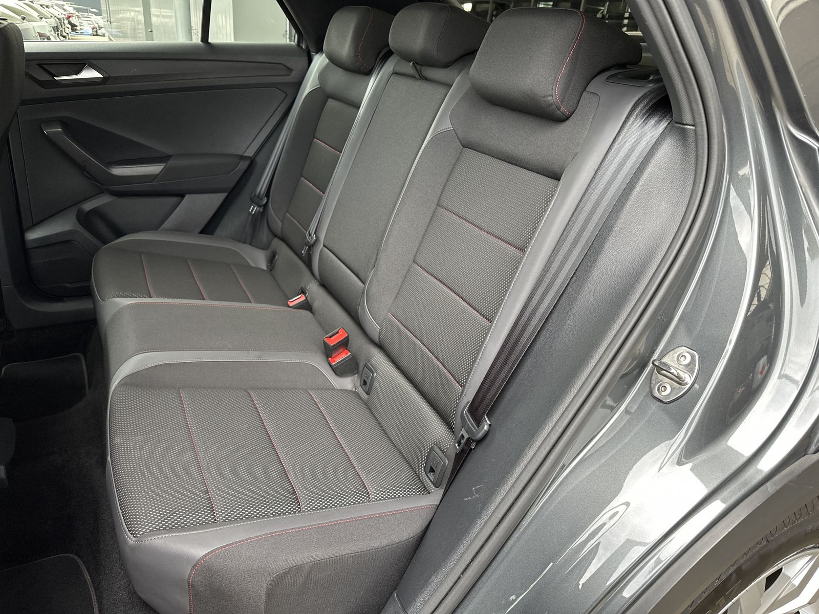 Fahrzeugabbildung Volkswagen T-Roc 2.0 TDI DSG Sport 4M NAV+LED+ACC+CARPLAY