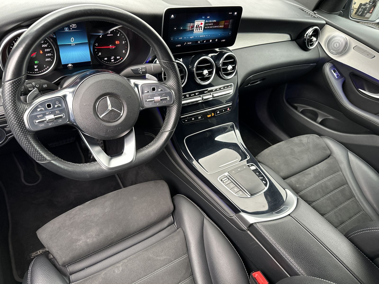 Fahrzeugabbildung Mercedes-Benz GLC 220d 4M AMG-Line NAV+LED+KAM+BURMESTER+CPLAY