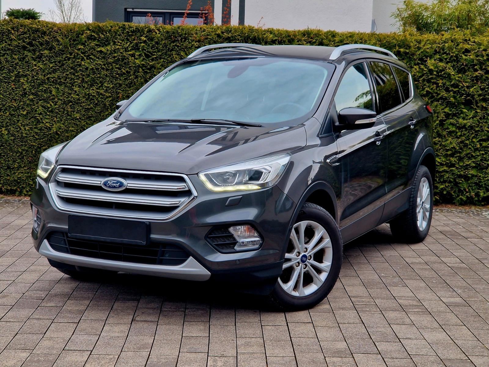 Ford Kuga Titanium (Navi, Sitzheizung, Chrom-Paket)