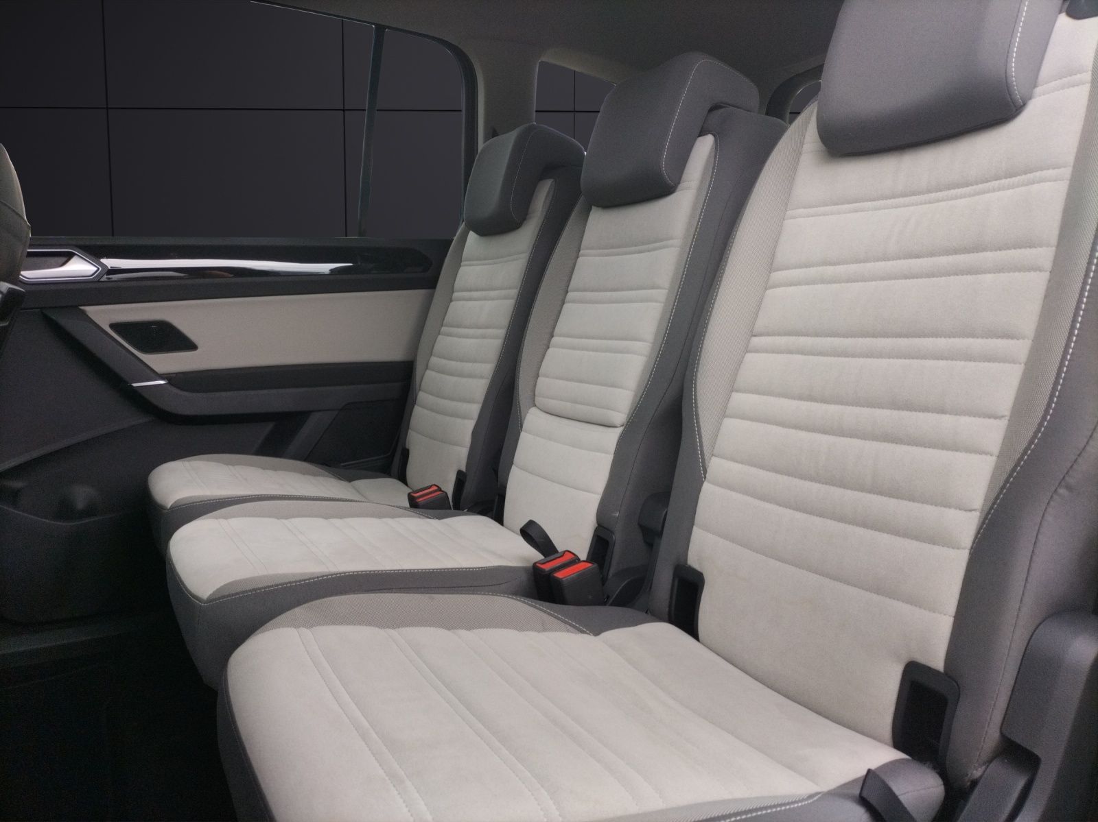 Fahrzeugabbildung Volkswagen Touran TDI Highline DSG LED AHK Navi AID ACC RFK
