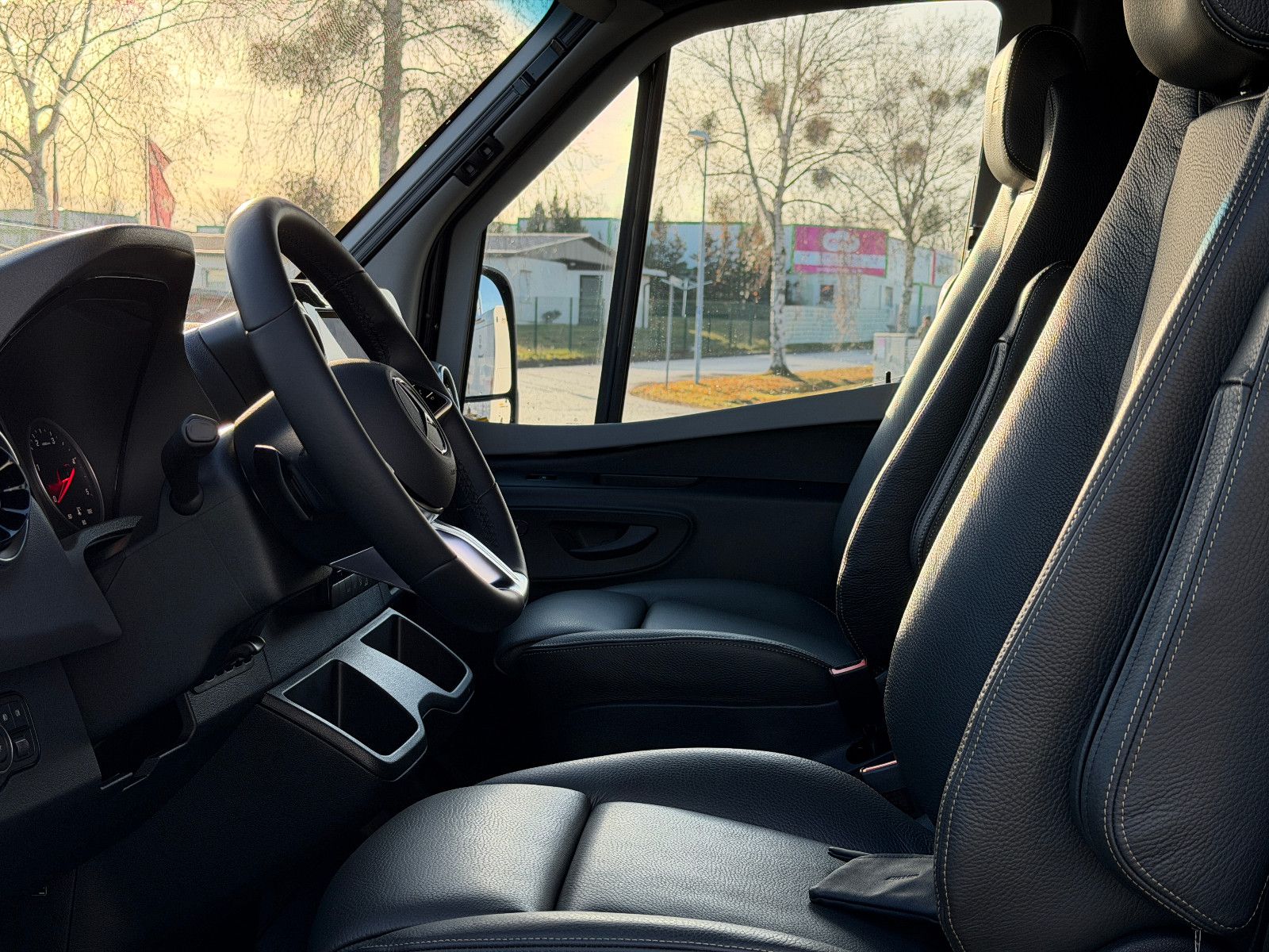 Fahrzeugabbildung HYMER / ERIBA / HYMERCAR Grand Canyon S - MB 600 SD- 4x4- 11.496€ sparen!