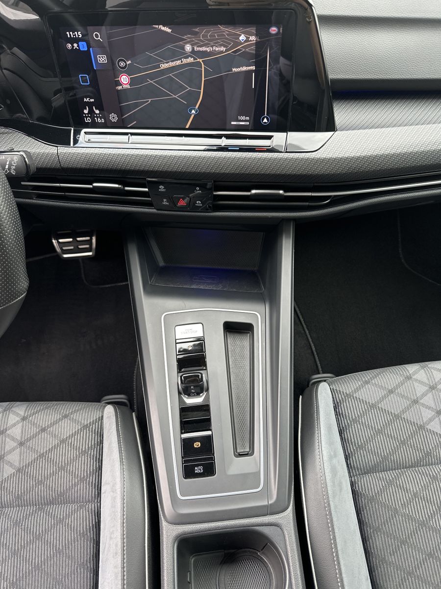 Fahrzeugabbildung Volkswagen Golf Variant 2.0 TDI DSG R-Line NAV+LED+H&K+ACC