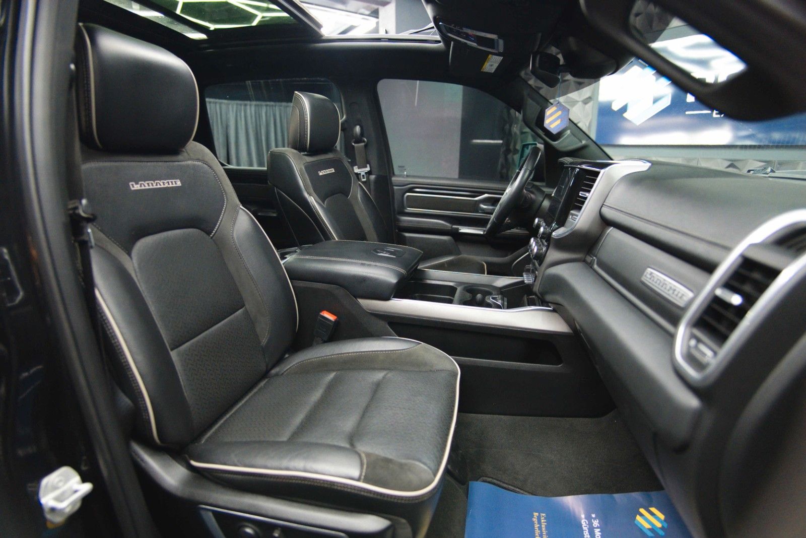 Fahrzeugabbildung Dodge RAM 5.7 V8 HEMI 4x4 Night LARAMIE LONGBED 19%