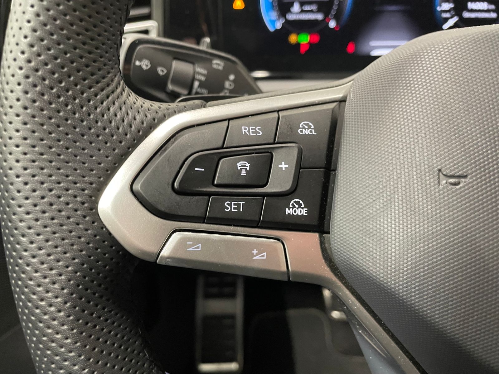 Tiguan R-Line 2.0 TDI 4M DSG BLACK STYLE LED
