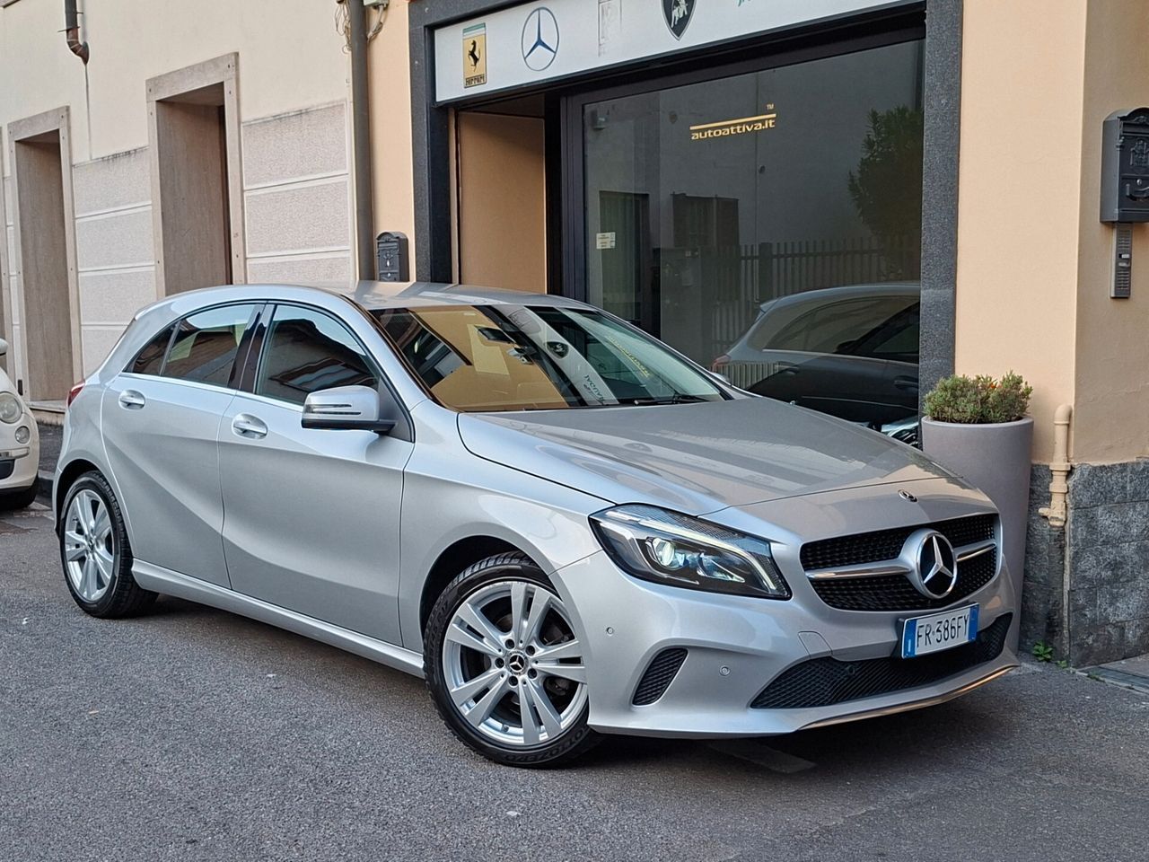 MERCEDES-BENZ A 180