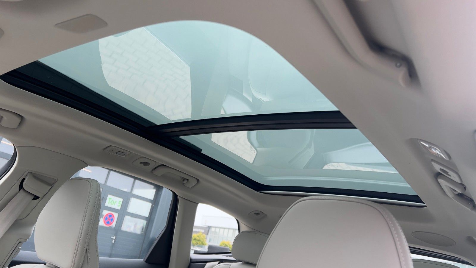 Fahrzeugabbildung Volvo XC60 B5 D Ultimate Bright AWD*AHK*STHZG*Massage*