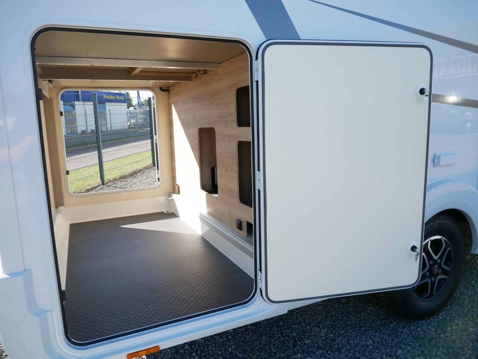 Fahrzeugabbildung Eura Mobil Integra Line IL 720 EB SAT, SOLAR, LUFTFEDERUNG