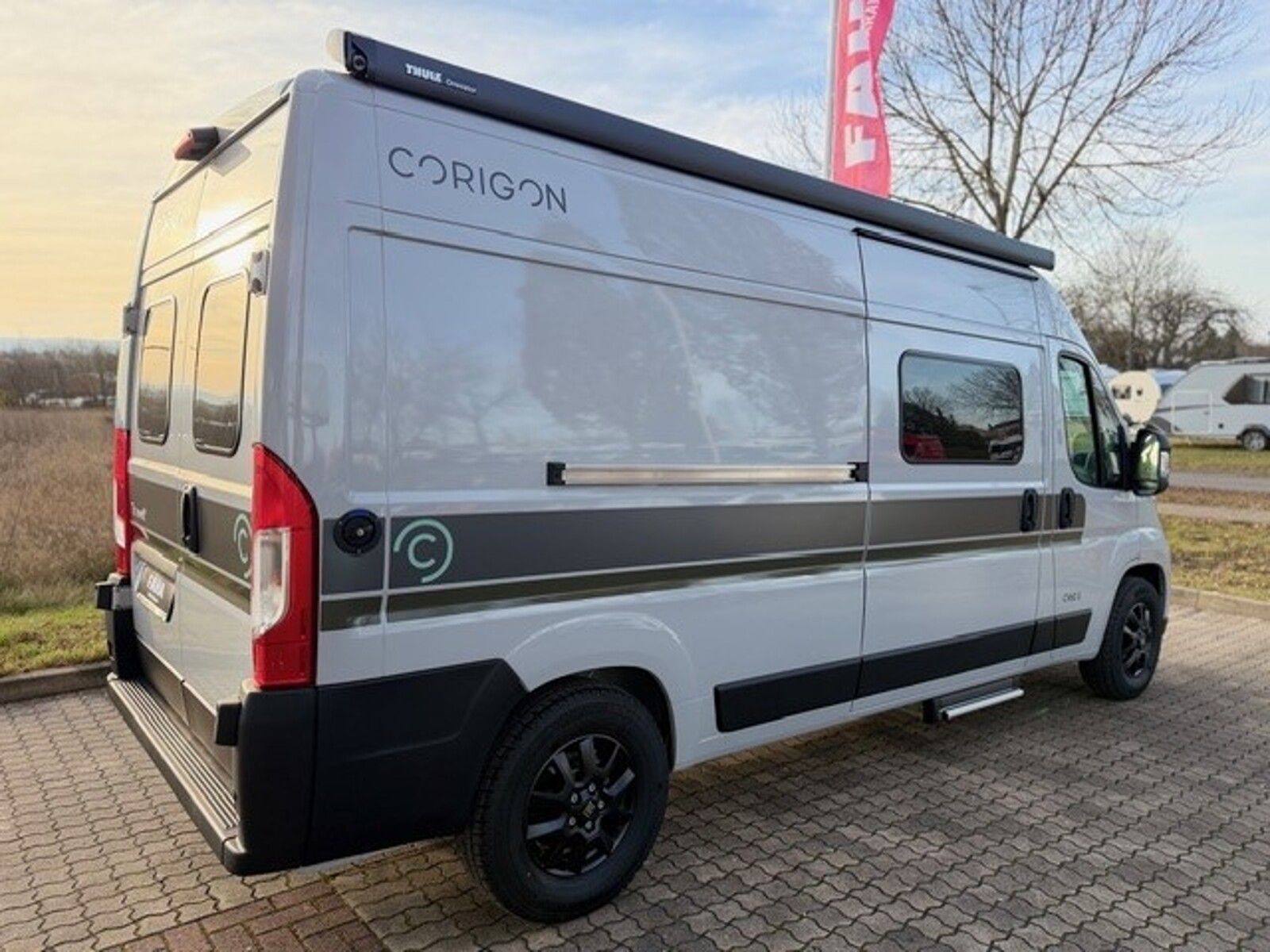 Fahrzeugabbildung CORIGON CV 60 S Solar Markise Travel+ by Hymer