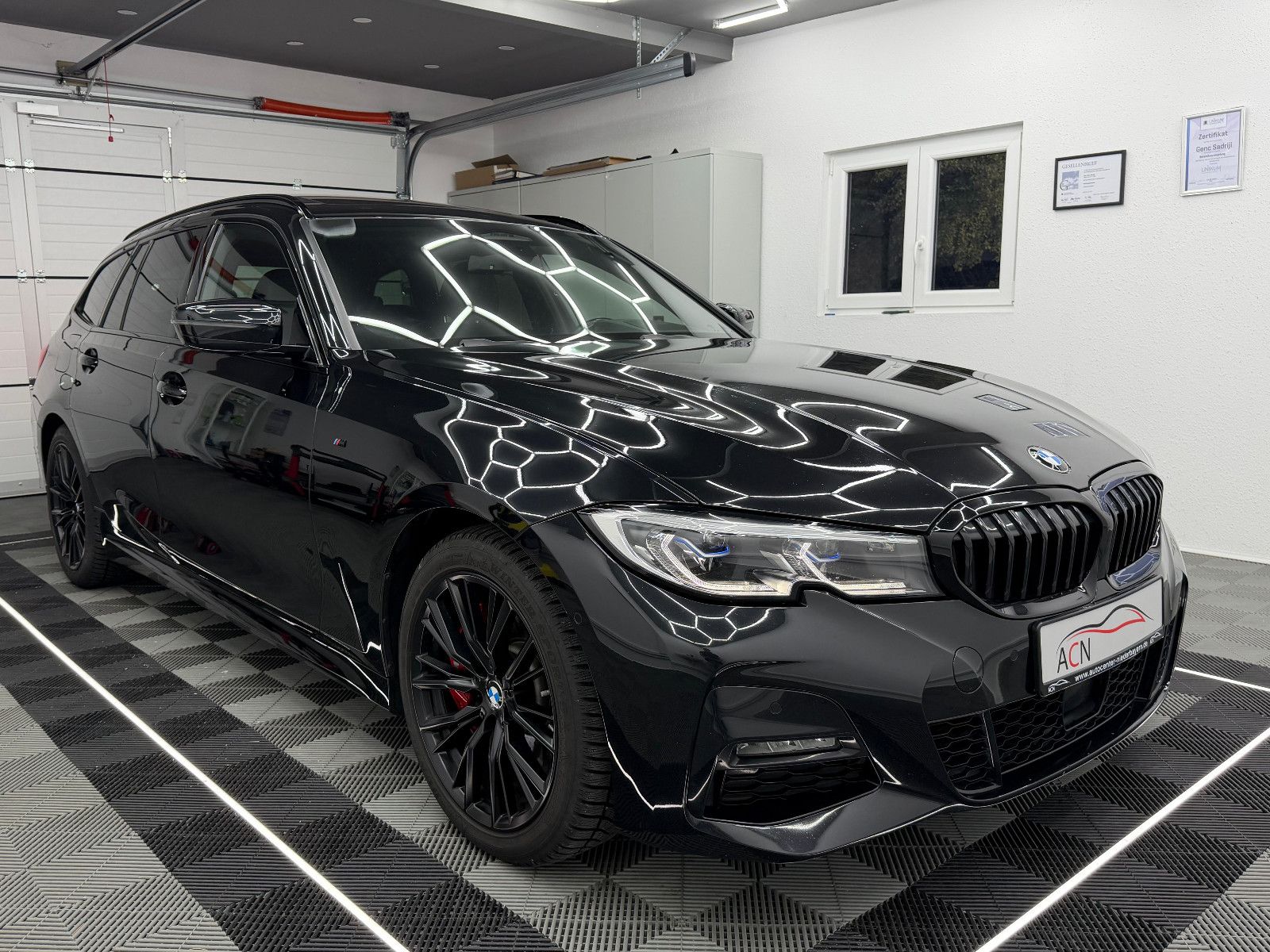 Fahrzeugabbildung BMW 320 d xDrive M-SPORT/LASER/DRIVING ASS+/PANO/HUD