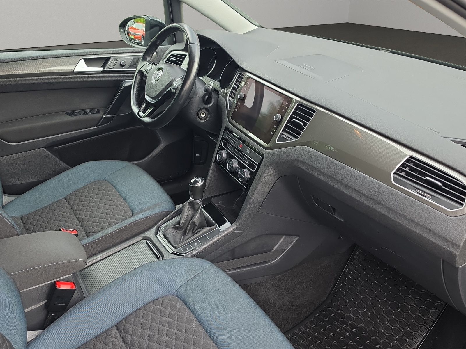 Fahrzeugabbildung Volkswagen Golf Sportsvan VII IQ.DRIVE AHK NAVI SHZ