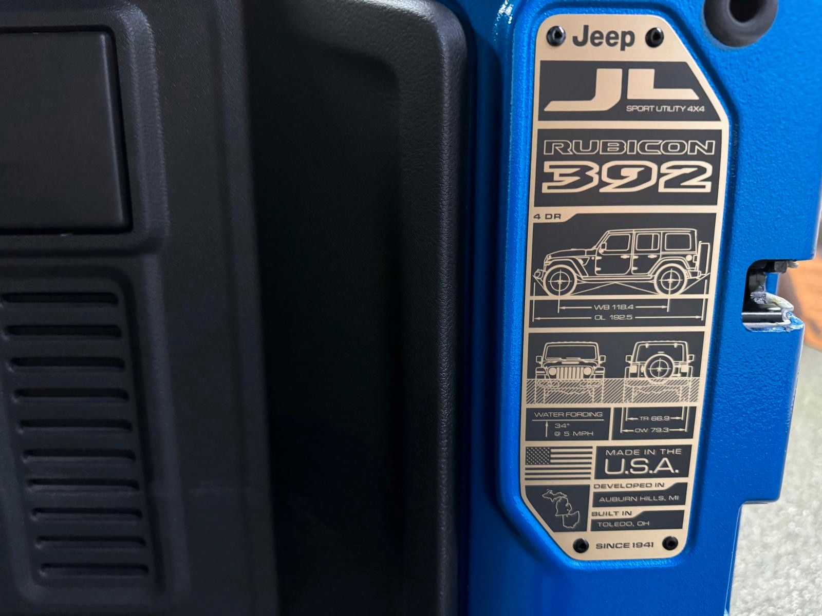 Fahrzeugabbildung Jeep RUBICON 392-6.4L HEMI V8-RECON 35"-STEEL BUMPER