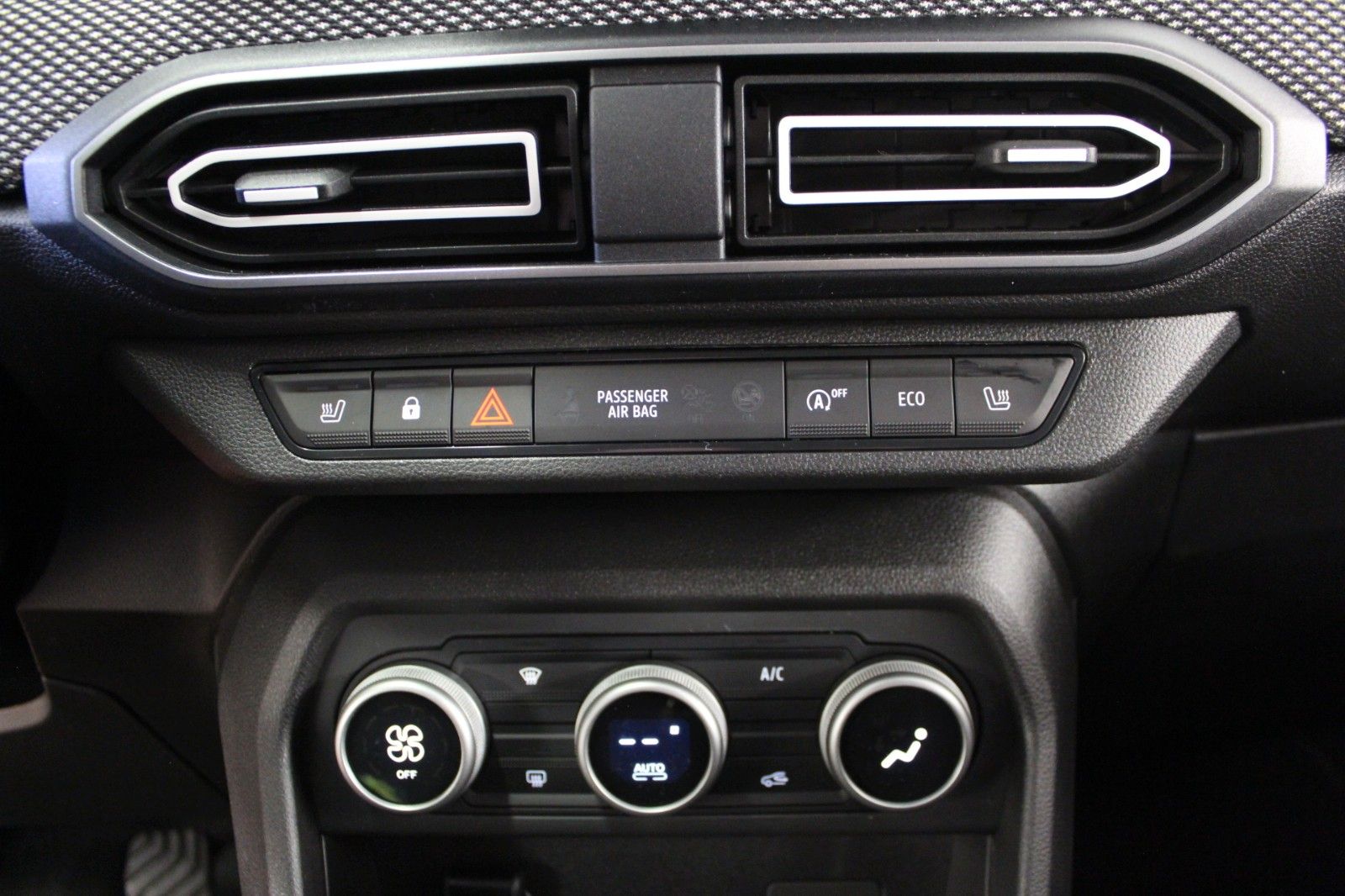 Fahrzeugabbildung Dacia Sandero TCe 90 Expression*Winterpaket*15625*