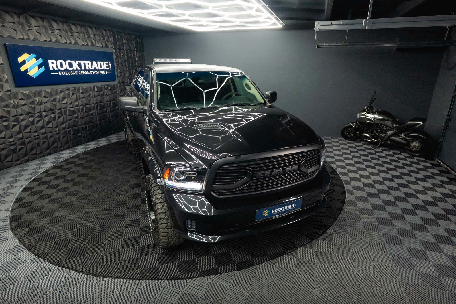 Fahrzeugabbildung Dodge RAM 5.7 V8 HEMI 4x4 Sport OFFROAD Night LONGBED