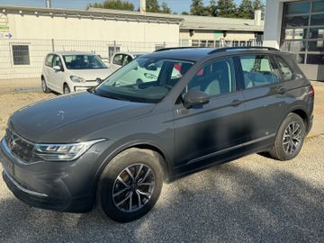 Volkswagen Tiguan - 2