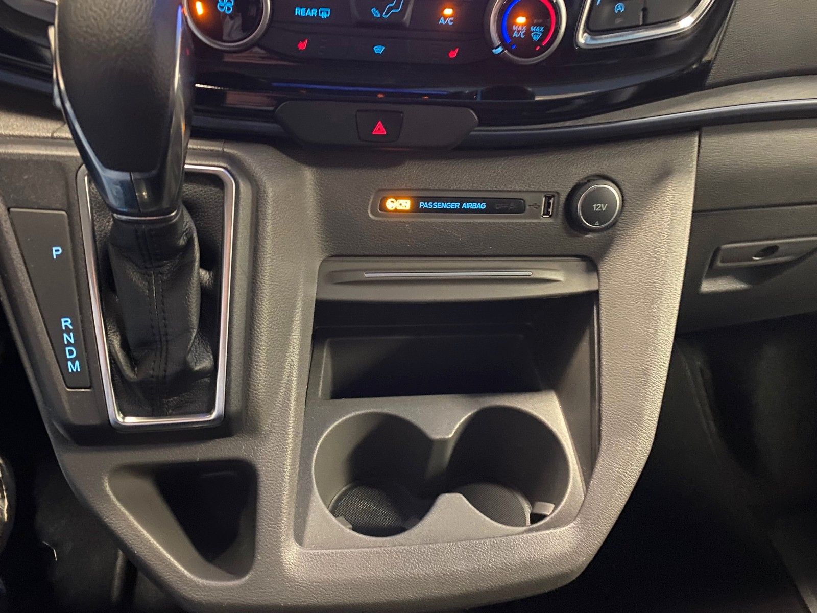 Fahrzeugabbildung Ford Tourneo Custom ACTIVE+8 Sitze+NAVIGATION++XENON+