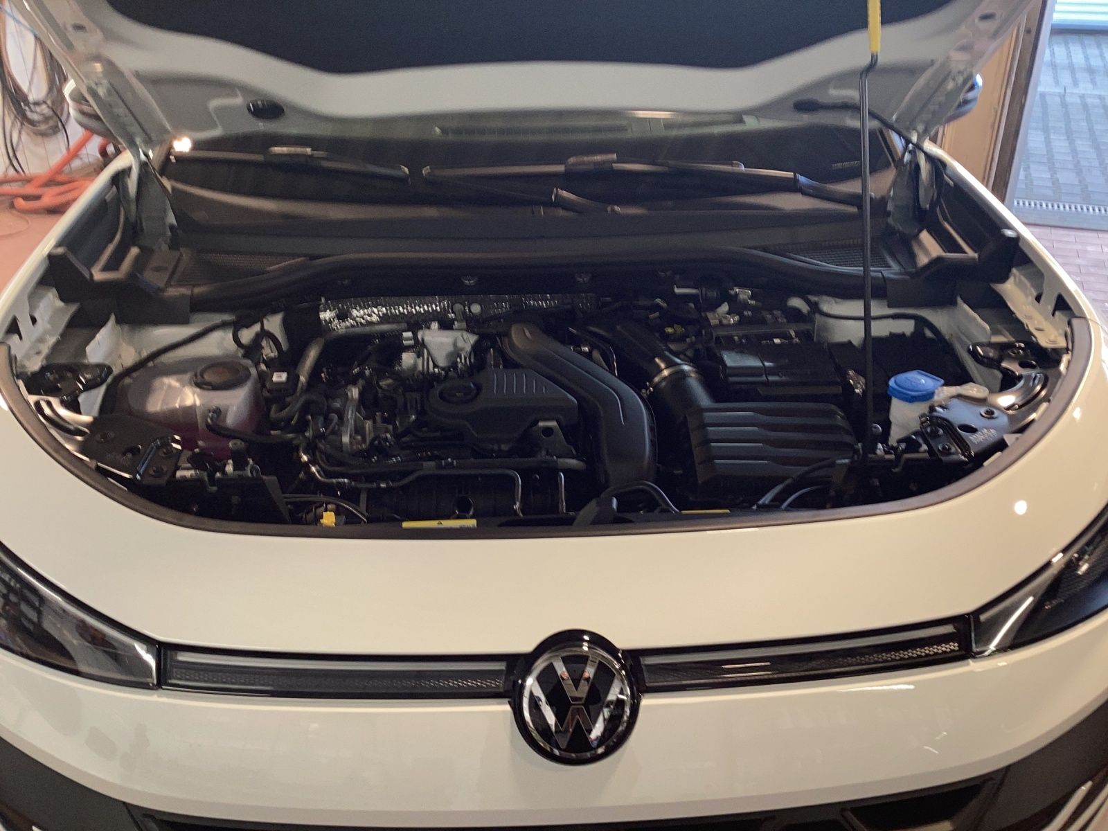 Fahrzeugabbildung Volkswagen T-Roc Style eTSI DSG ACC LED+ SH HuD 360° Massag