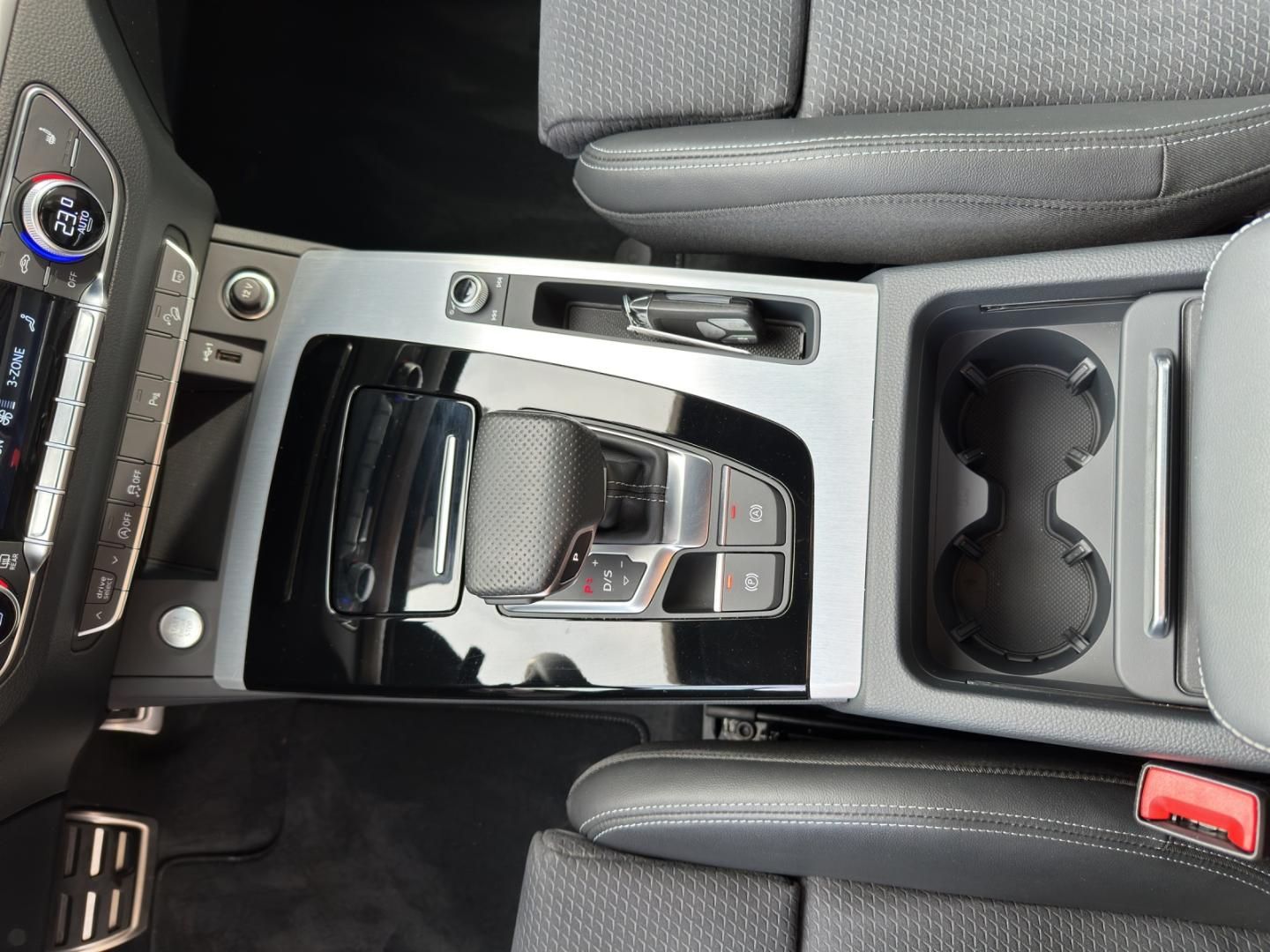 Fahrzeugabbildung Audi Q5 Sportback S line 40 TDI quattro S tronic Head