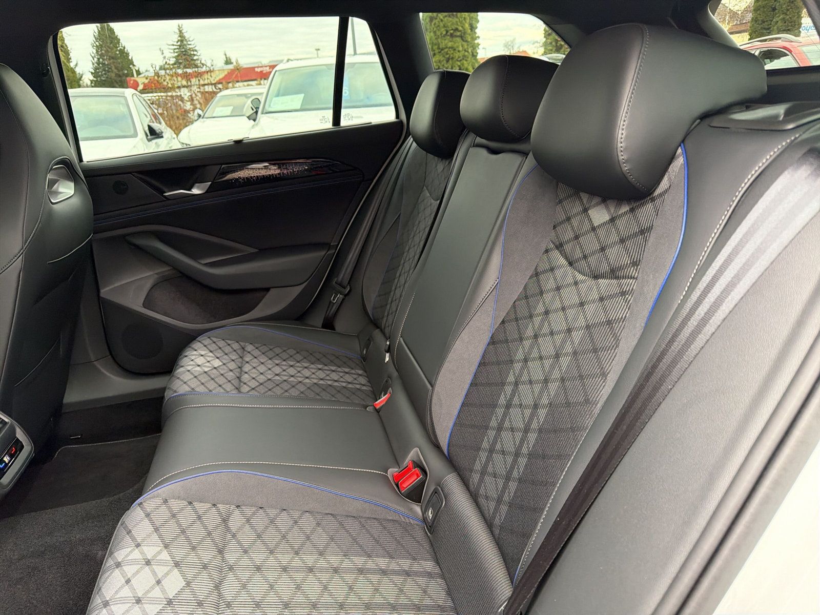 Passat Variant R-Line TDi DSG Navi AZV Matrix