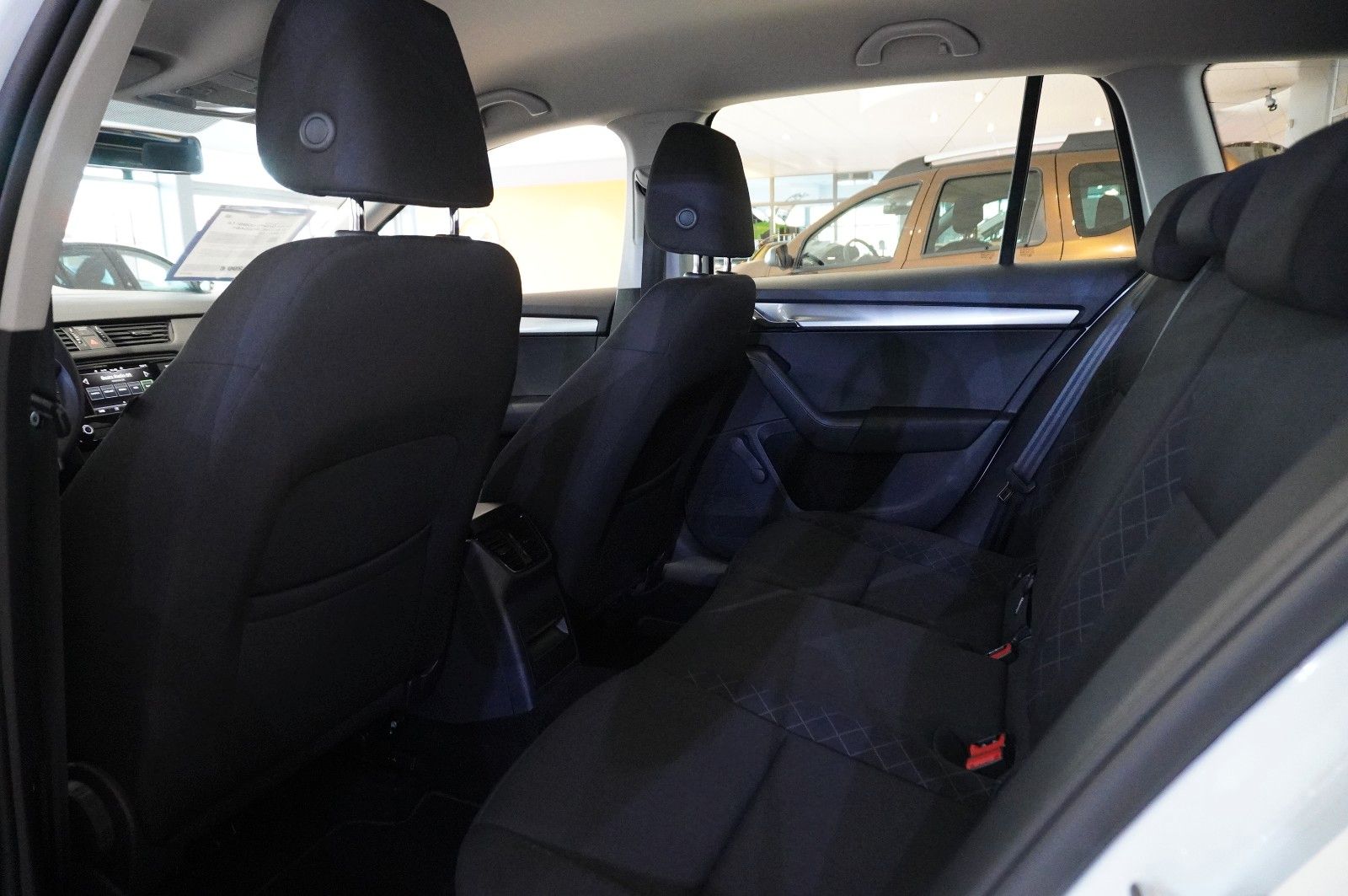 Fahrzeugabbildung SKODA Octavia COMBI 1.0 TSI ACTIVE LED/SHZ/PDC/DAB+