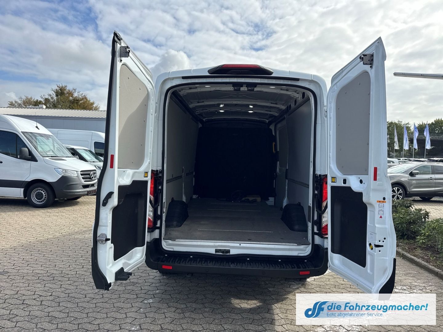 Fahrzeugabbildung Ford Transit Kasten E 350 L3 Trend Navi 360 Kamera AC